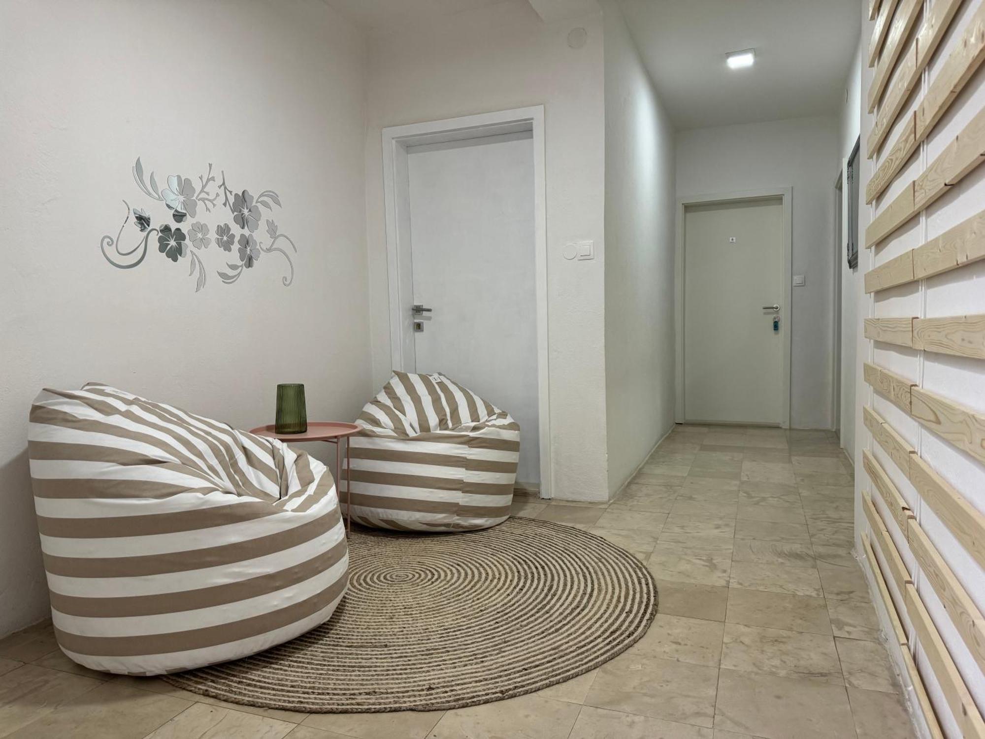 Rooms Salvia بلوتشي المظهر الخارجي الصورة